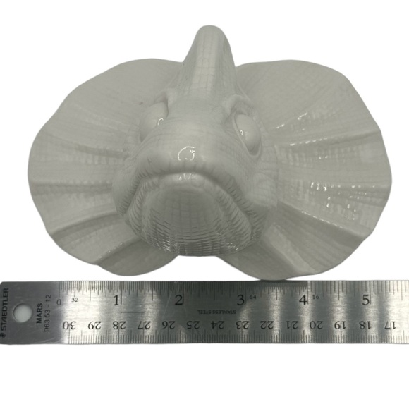 Lurking Lizard Flared Neck Lizard wall Hook - Picture 5 of 13